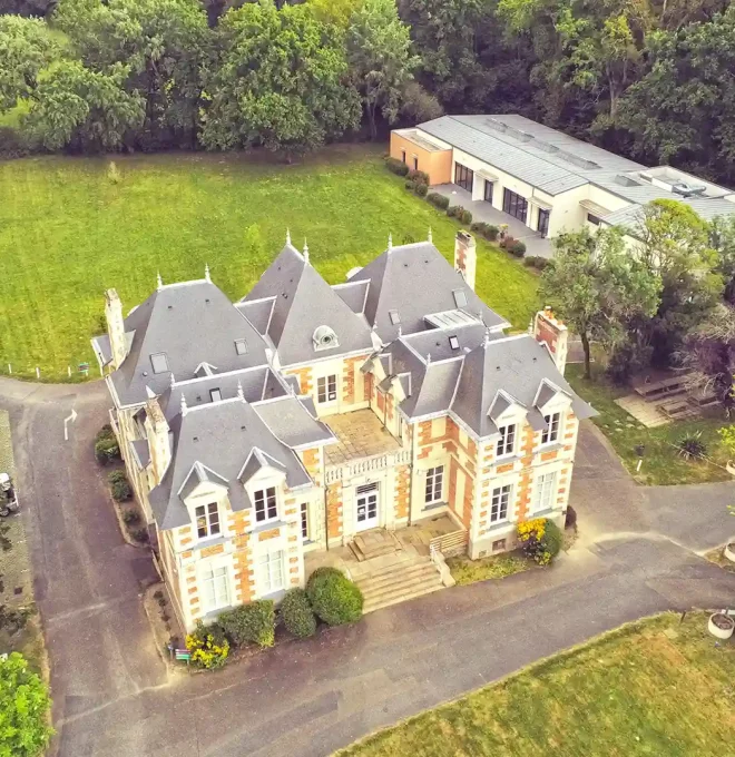 Vue sur le Château de la Plinguetière, hébergement de groupe à Nantes.